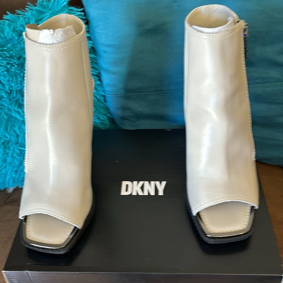 Dkny Malia Leather sandals Sz 9-Bone/Nude - Picture 4 of 6